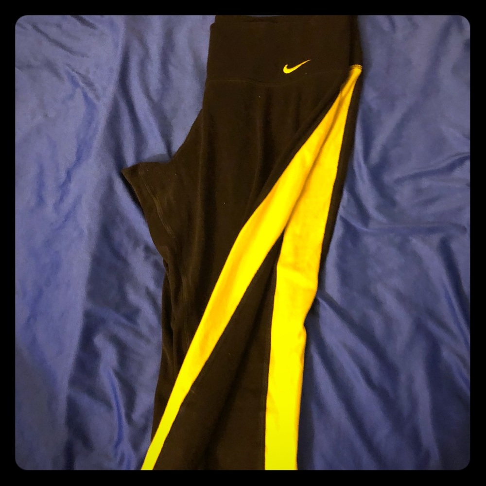 NIKE cropped yoga leggings